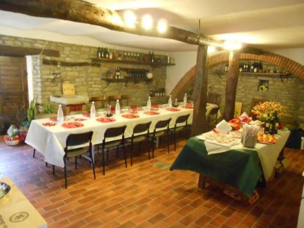 הוילה Monastero Bormida Il Grappolo In Langa מראה חיצוני תמונה